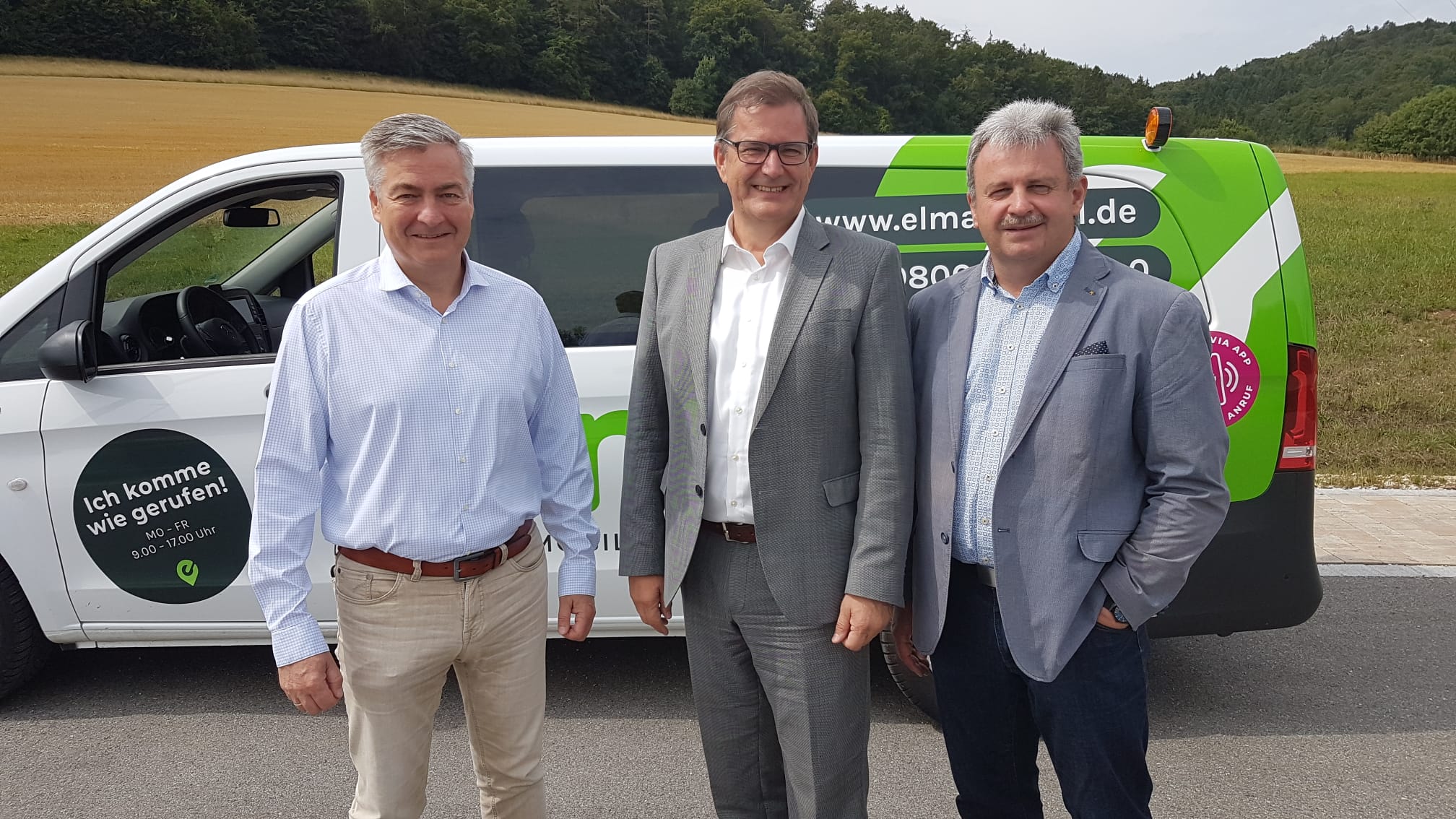 elma Bus mit Bürgermeister Eichenseher, GFN Geschäftsführer Weigl und Bürgermeister Brey